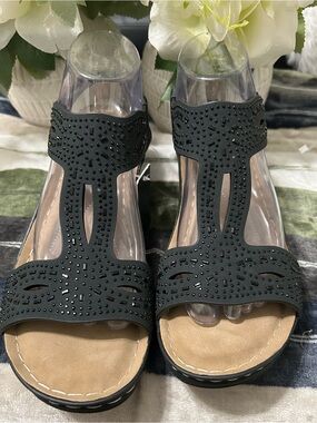 NWT American Exchange Black Beaded T-Strap Sandals Size 11W